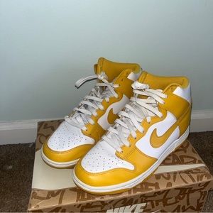 Nike Dunk High Dark Sulfur W sneakers in size 9.5